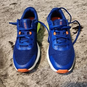 Under Armour-Charged Rogue tennis shoes